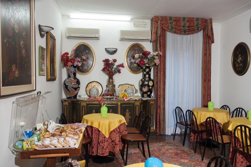 Vip Hotel Piacenza Exterior photo