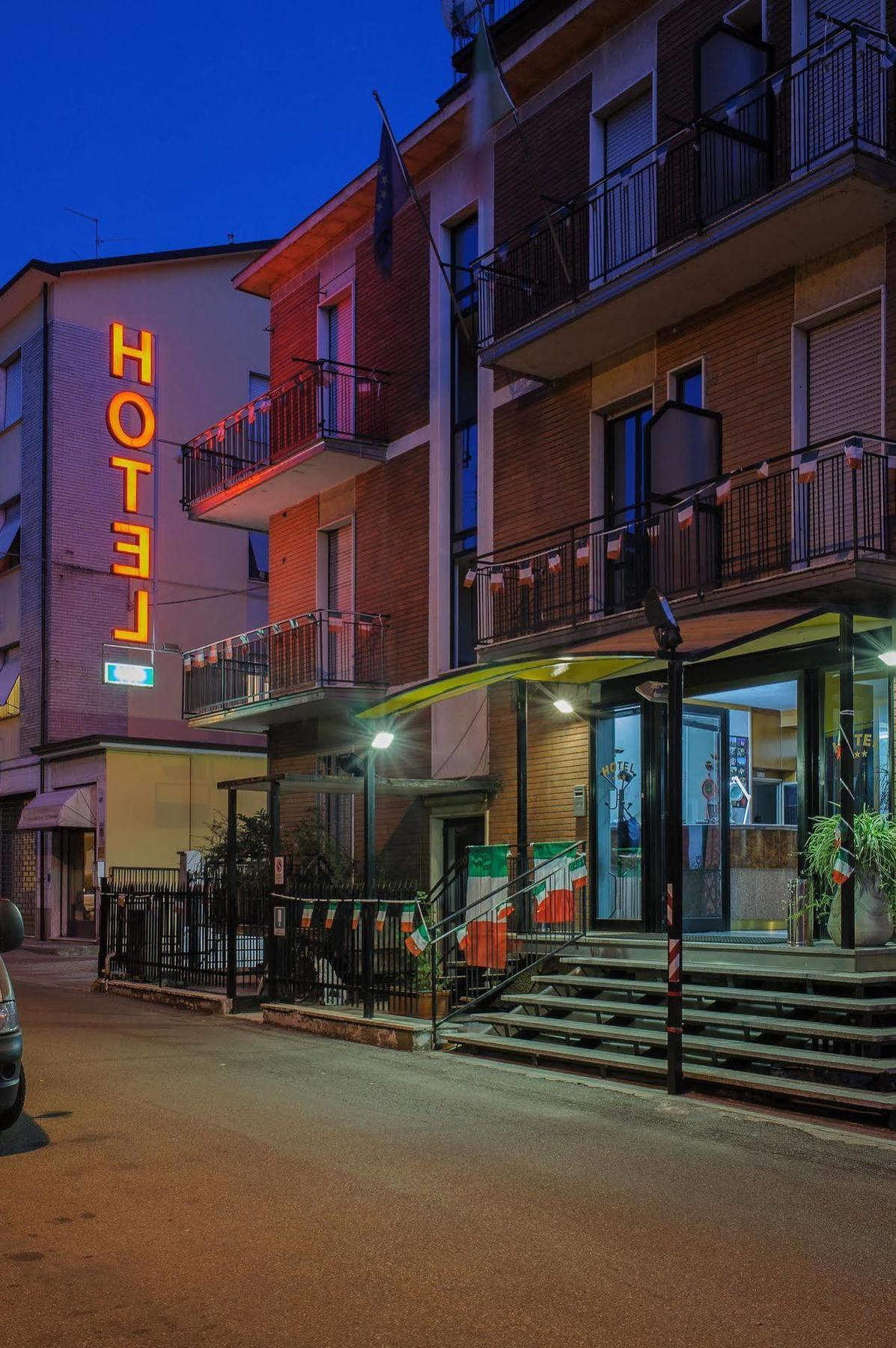 Vip Hotel Piacenza Exterior photo