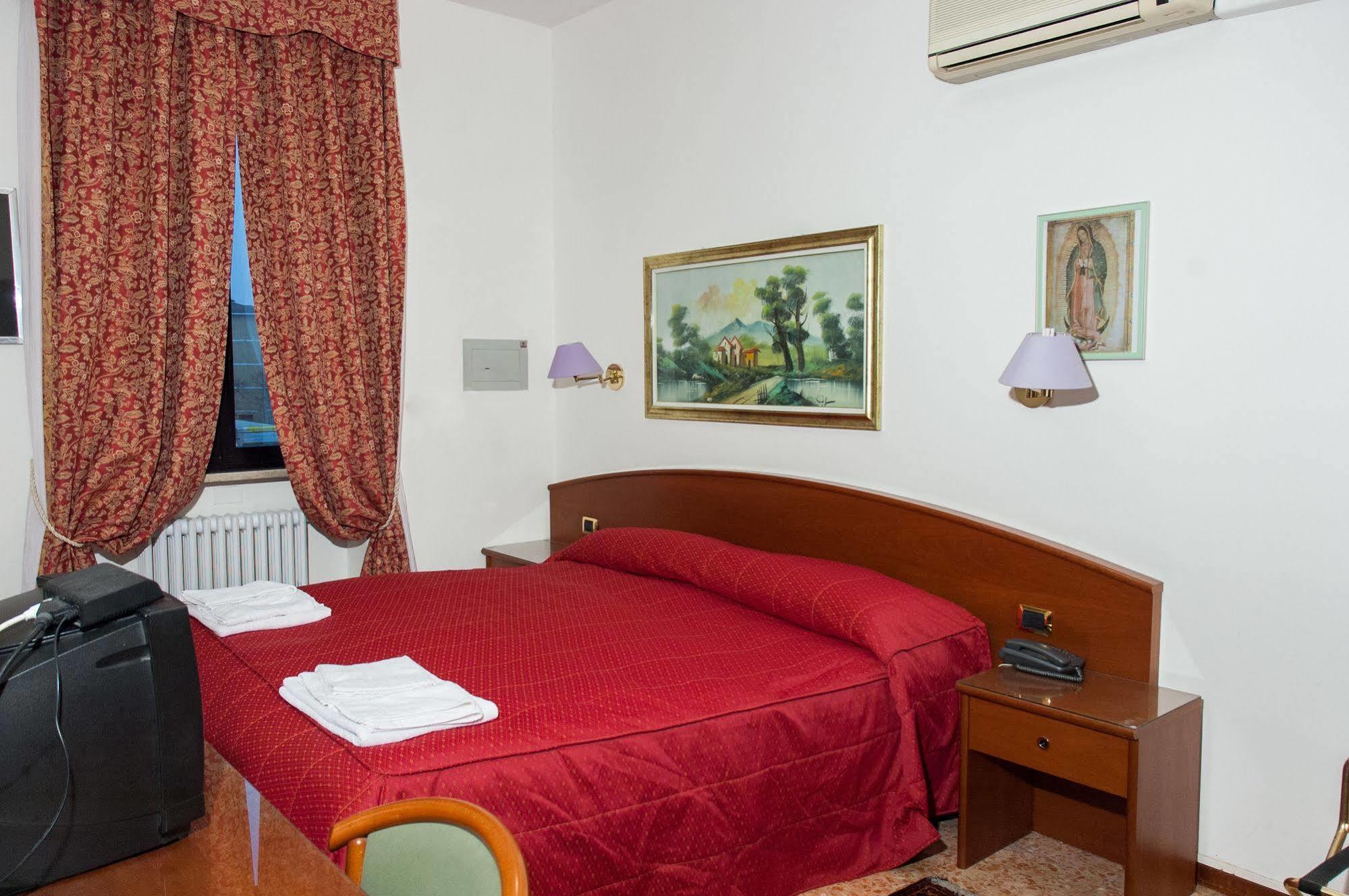 Vip Hotel Piacenza Exterior photo